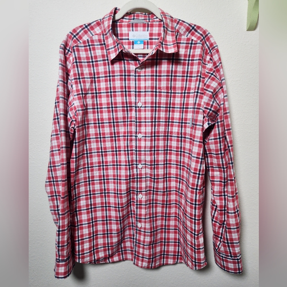 Columbia Men's Size Medium Red Black Plaid Long Sleeve Button‎ Down Shirt Pocket